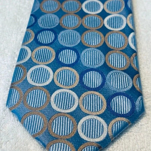 Brand New Stylish Tie By JOSEPH ABBOUD - Picture 2 of 4